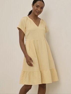 Women's Short Sleeve V-Neck Tiered Dress in Pale Yellow